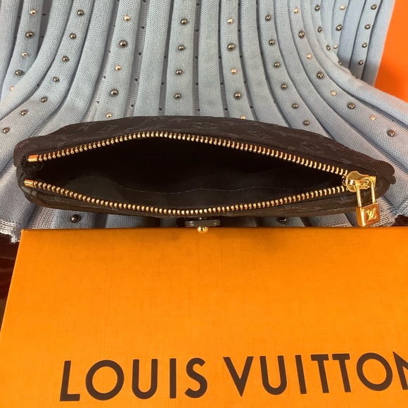 Louis Vuitton Mini Lin Mini Pochette - Picture 8 of 9